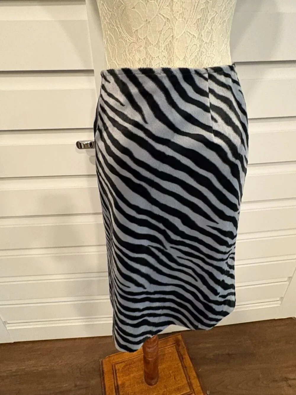 Vintage Harrods Edgy Rockstar Zebra Print Plush Pencil Skirt Gray Black Size 4